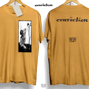 【お取り寄せ】Conviction / コンヴィ​クション - NUMB Tシャツ(マスタード)